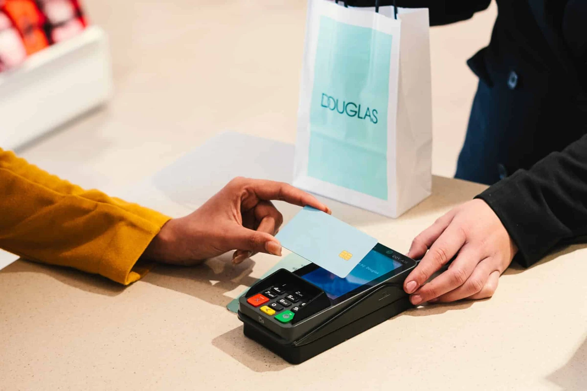 PAX A35 PIN pad in retail boutique checkout flow with shopper tapping card